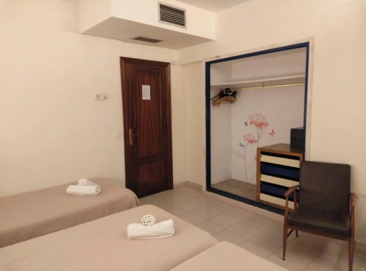 Hotel Corisco Τόσα ντε Μαρ 2*,
